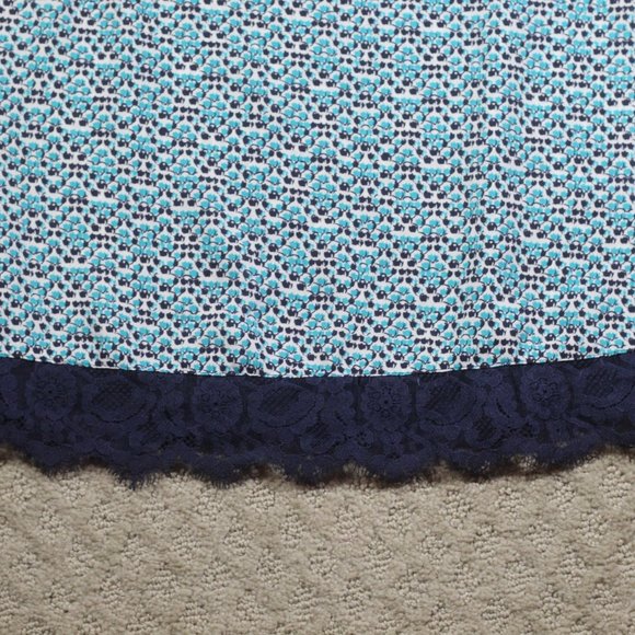 ana Size S Teal & Navy Printed Sleeveless Scooped Neck Lace Hem Top - Picture 3 of 6